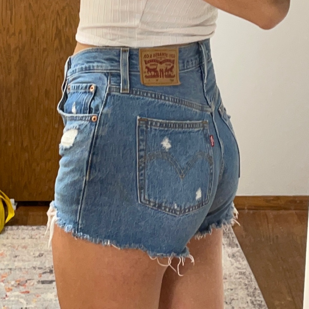 distressed levi 501 shorts